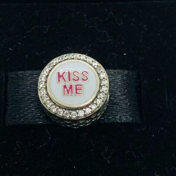 ✨🔥Pandora Kiss Me Charm Sweet Heart, Sweetheart XOXO Kiss Me Charm - Picture 1 of 2